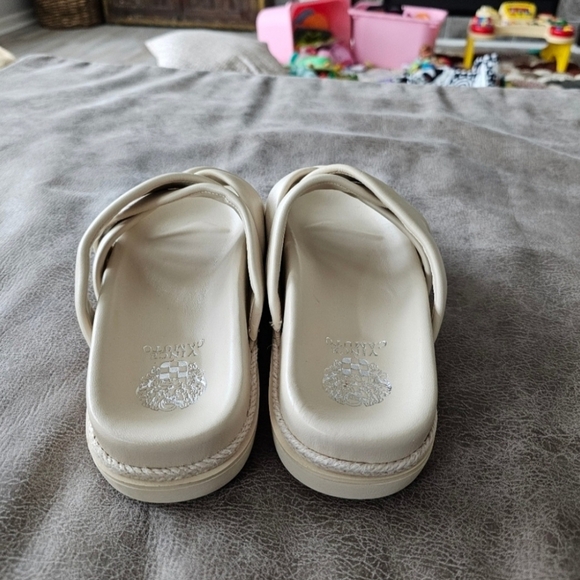 Vince Camuto Chavelle Slide Sandals. - Picture 5 of 6